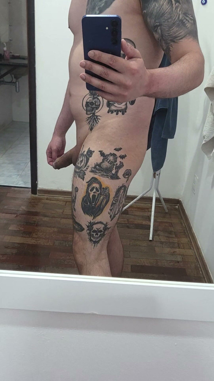 Lkdick8: Chubby mostra i suoi tatuaggi