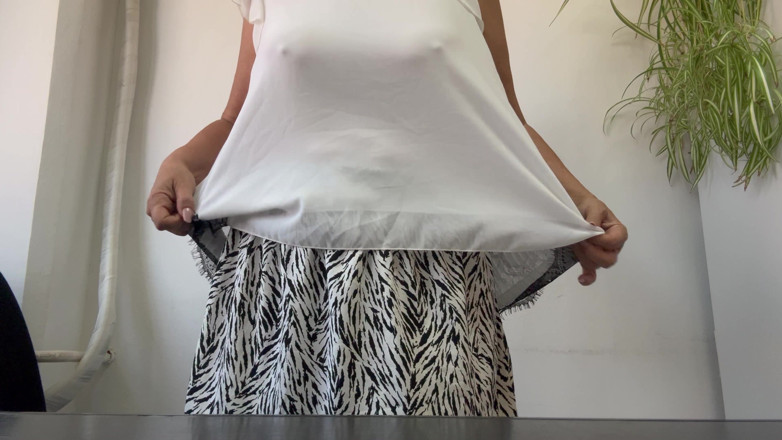 Step Mommy: 직장에서 스트립쇼를 하는 발정난 섹시한 밀프
