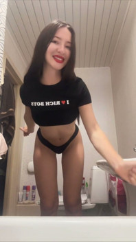 Teasing Twerking Ass