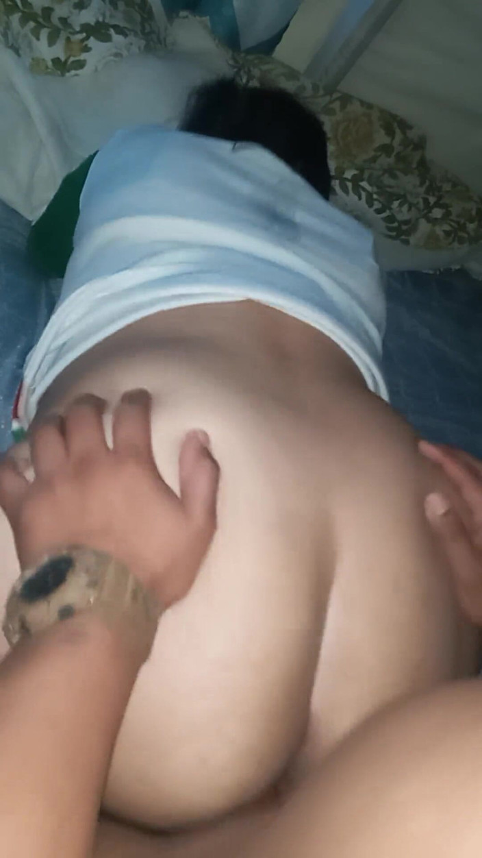 E-Alfa: Hausangestellte von ihrem arbeitgeber zu viert gefickt