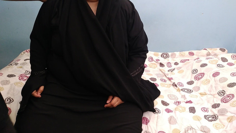 Aria Mia: 義理の息子とベッドを共有する継母 - Arabian's BBW