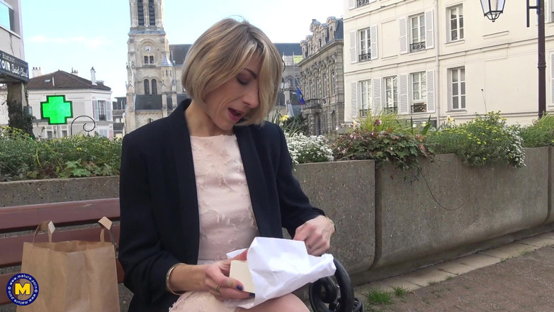 Mature NL: Ta dzika francuska mama błaga o dużego twardego kutasa staranował...