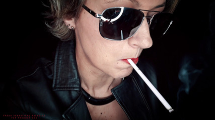 Karina S Palacios - Fredo Sebastieno Palacios: La hora de los cigarrillos de la rubia sexy