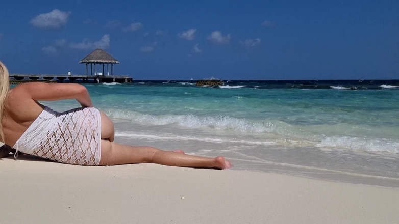 TheloveStory: Outdoors sexy teen without panties hot ass