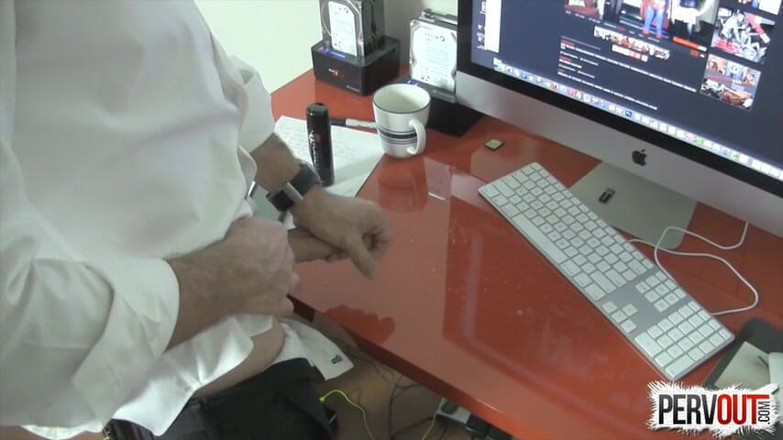 ManUpFilms: Kepergok di kantor