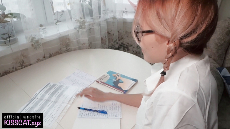 KissCat: Nerd 여대생 - 새아빠의 대물 자지와 내 큰 비밀