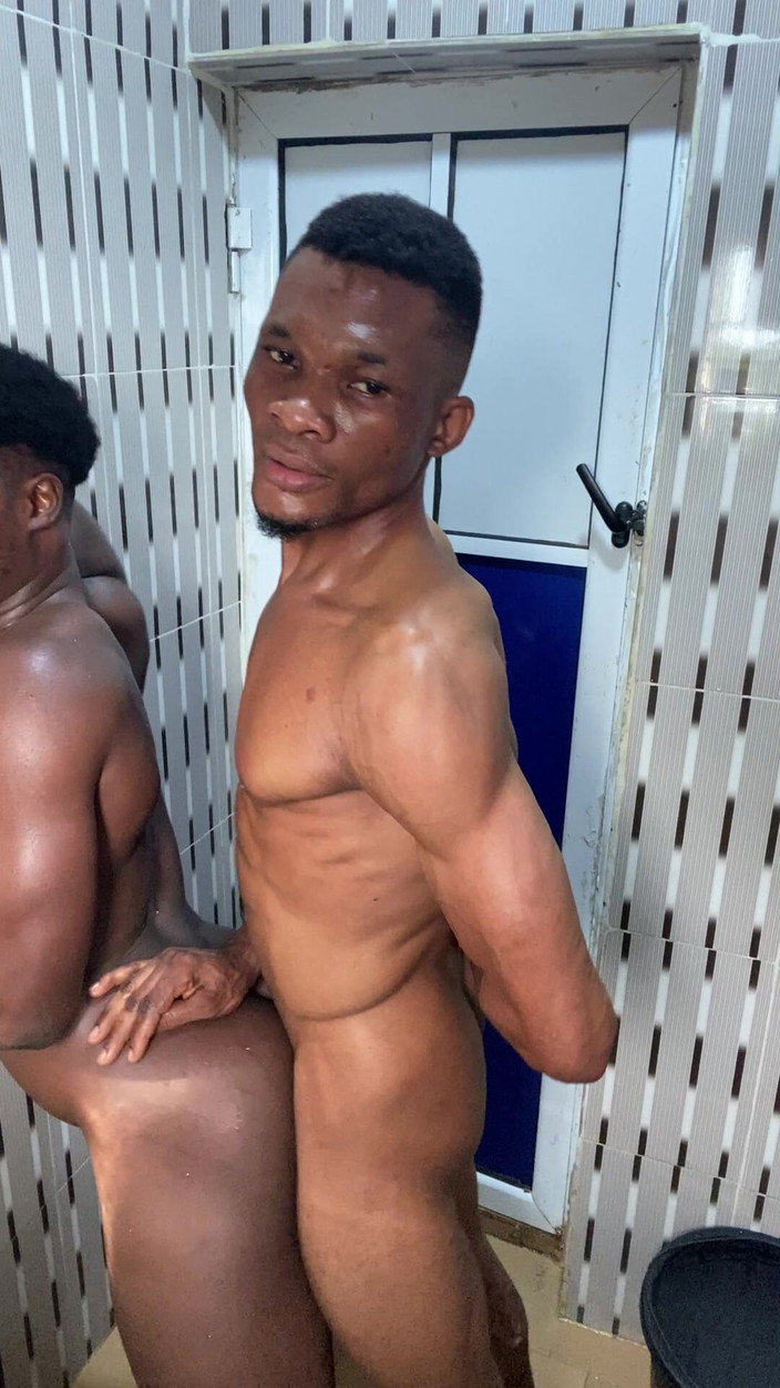 Dverse: 仲間たちはちょっとした男を必要としていて、いい男を手に入れた