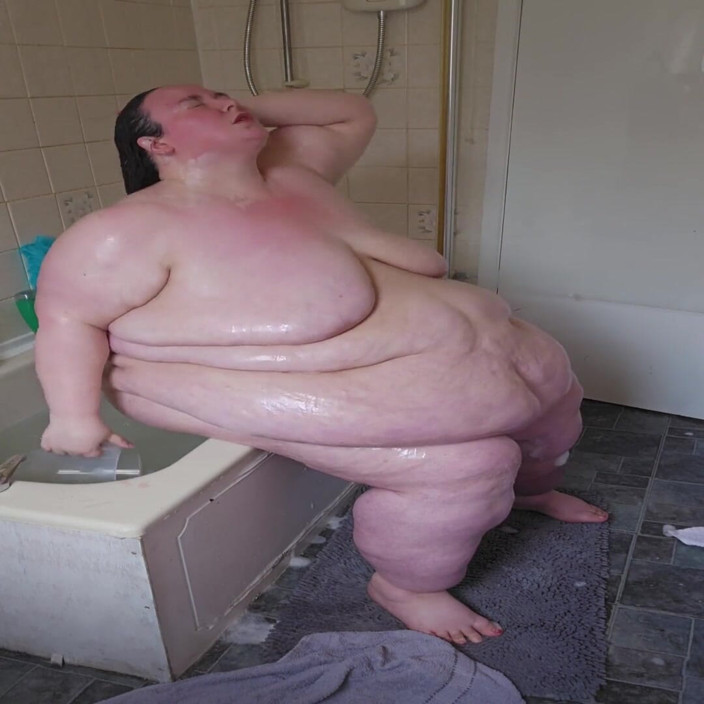 SSBBWLadyBrads: SSBBW Unable to Bath Part 2 in the Bathroom