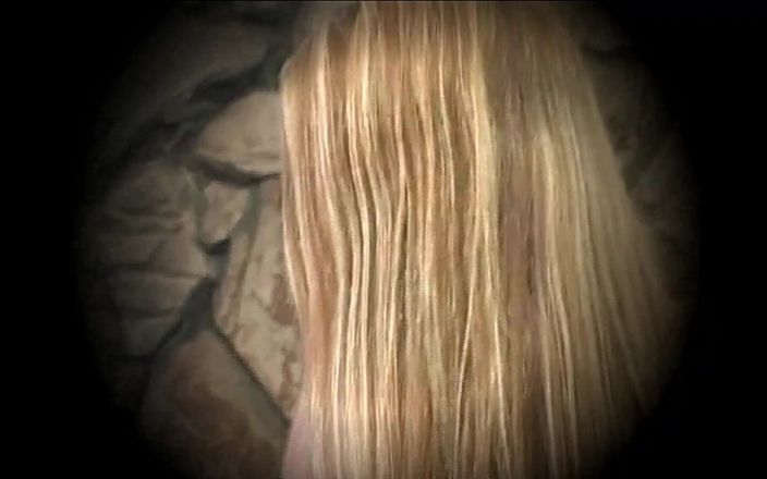 Wonderful Hot World X: Ung bystig blondin med rakad fitta knullad och spermasprut av...