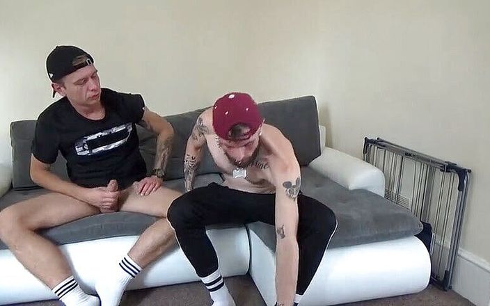 Gaybareback: webcam Oscar Wood fucked bareback by tattooed guy