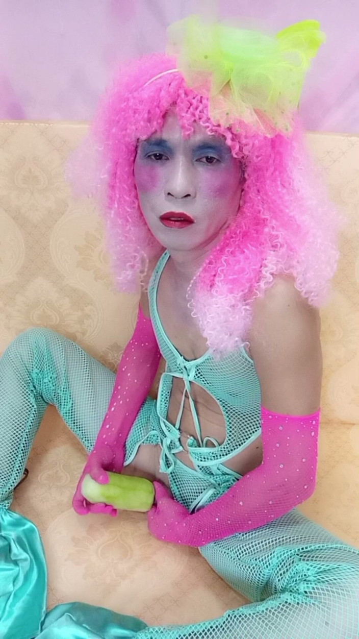 nguyen dang thien tri: Oanh Le Transgender Memakai Pakaian Seksi Lucah – Cucu Terlalu Banyak...
