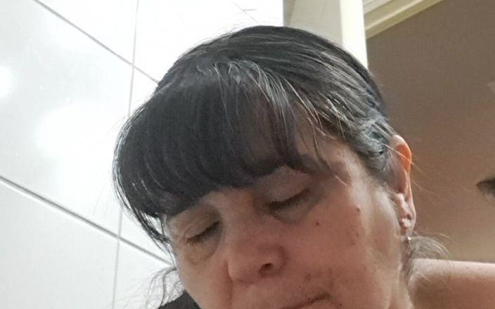 Mommy big hairy pussy: Mammy sání ptáka