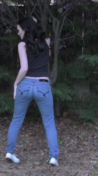Bagno con i jeans da giardino