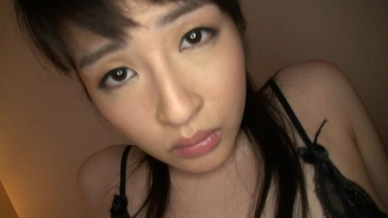 CherryBONBON: Haina albă, lenjerie neagră și poftă de neoprit