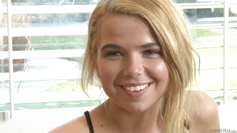 Out Of The Family: Chci analizovat tvou nevlastní dceru