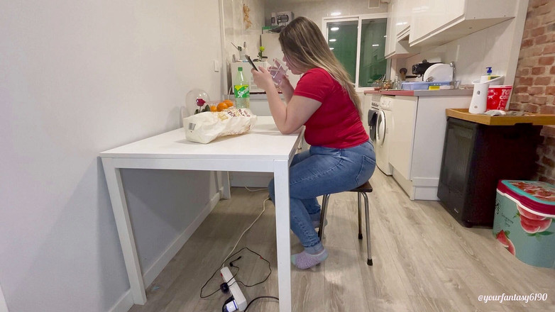 Your fantasy studio: Shameless farting while eating