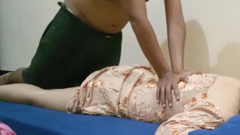 Angelina Pop: Intenta no ser tentado al masajear a la madrastra