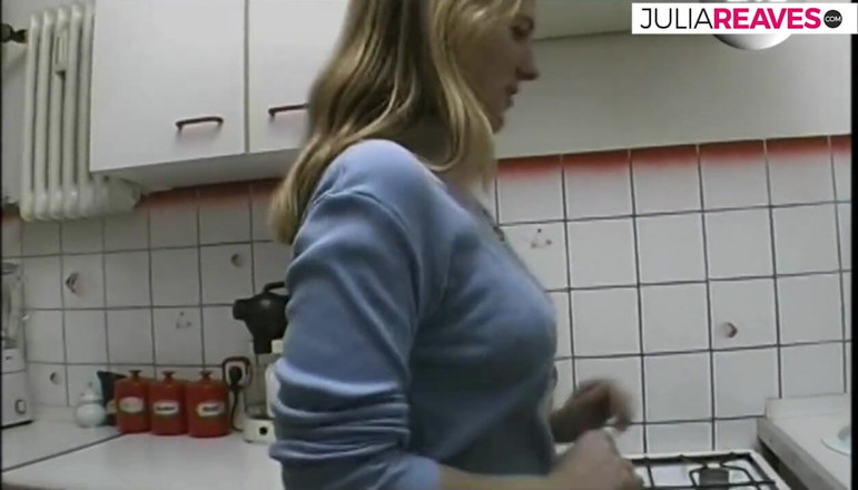Retro German Casting: Casting dziewczyna goli jego cipkę podczas filmowania
