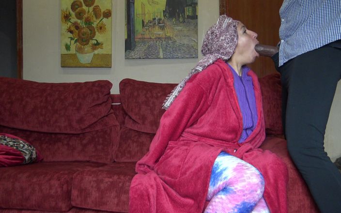 Souzan Halabi: Афганская иммигрантка позволяет черной коллеге кончить в ее рот после работы