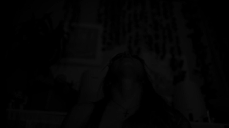 Jolie Lyon: Macecha náboženského přítele zoufale touží po tvém semene