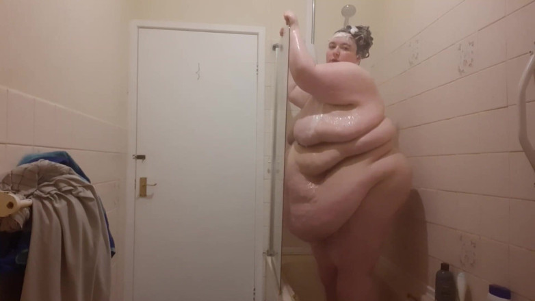 SSBBWLadyBrads: SSBBWshower and belly jiggle playing