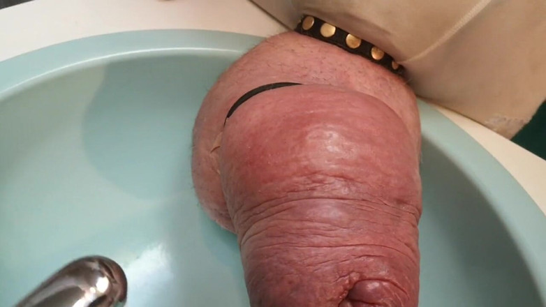 Monster_Meat_: Kencing monster seperti fontein