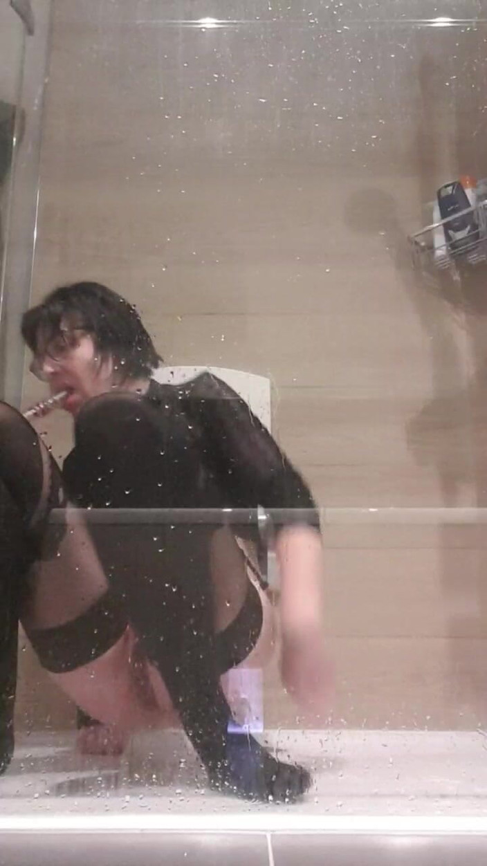 JulieEroticDress: Запис сквірту в моєму душі