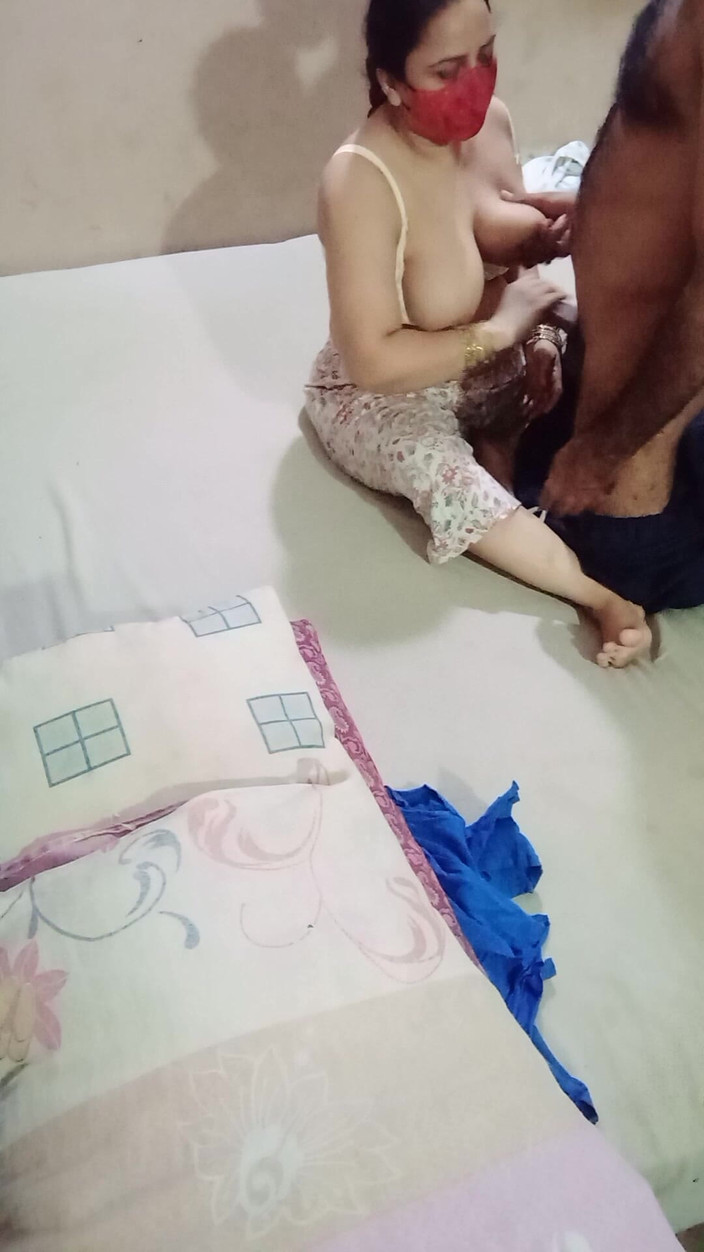 Yasmeen: Он положил это мне в рот