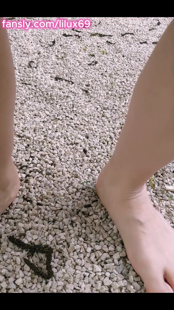 Lilux69: Pisciare all'aperto!