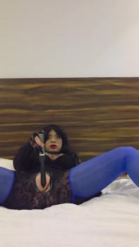 Adaa Si masturba e gioca con la figa