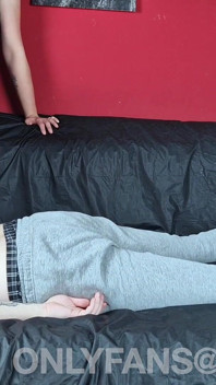 Oily Back Massage with Hot Amateur Feet