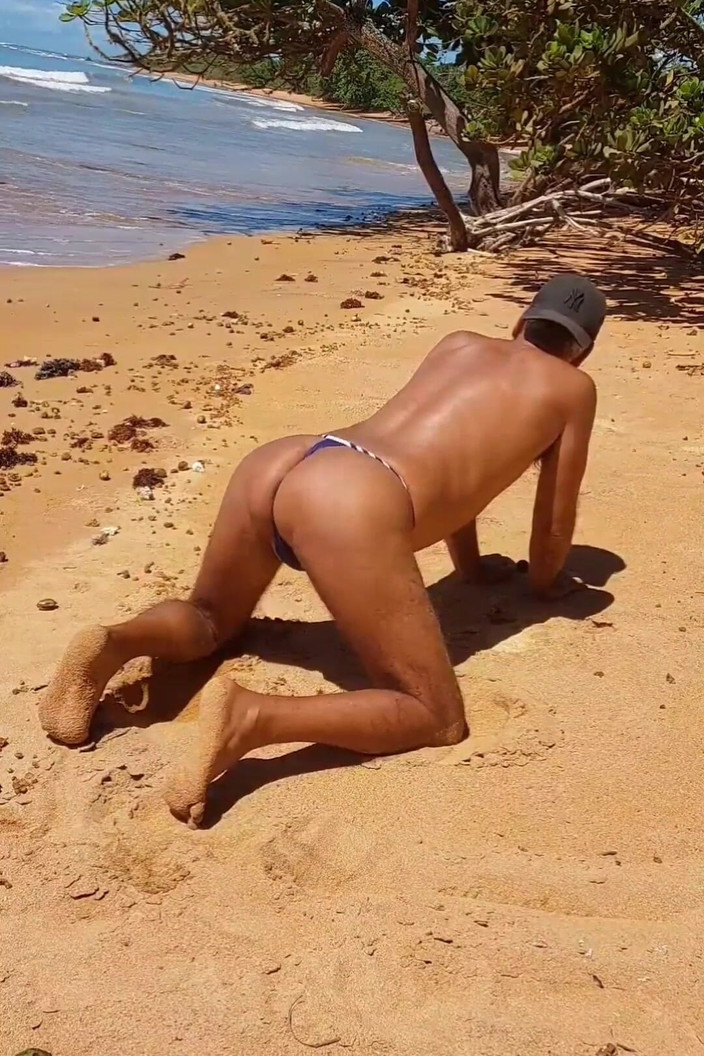 Ladysilvas: Ladysilva Femboy Hezká děvka na pláži v bikinách