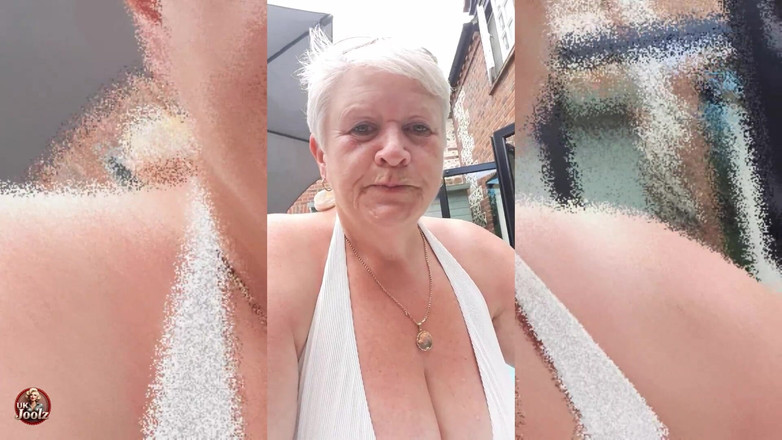 Uk Joolz: Yeni mayomu deniyorum