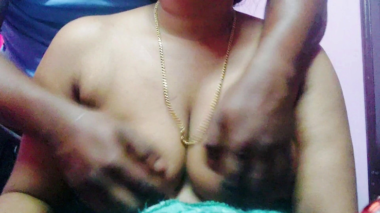 Desi Mohini: Desi Bhabhi Mohini Sex with Delivery Boy