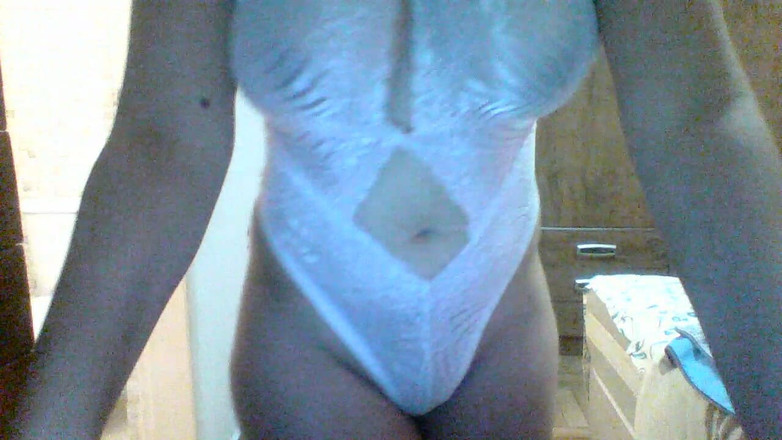 Thayna Costa: Menanggalkan pakaian anda