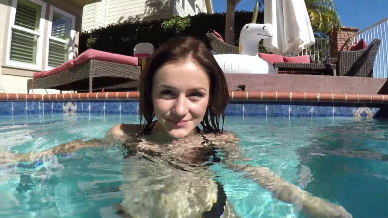 Chica Suicida DVD: Rosalyn sfinx stönar högre med varje stöt när hon cums...