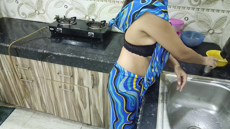 Saarabhabhi6: Indian Step Stepmom and Step Stepson in Kitchen Ka Najayaz...