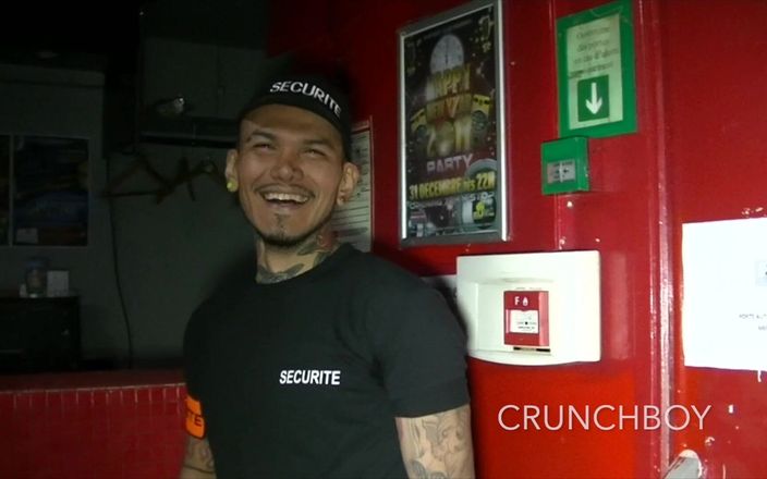 Crunch Boy: 2120 geneukt door de latino van de bewaker