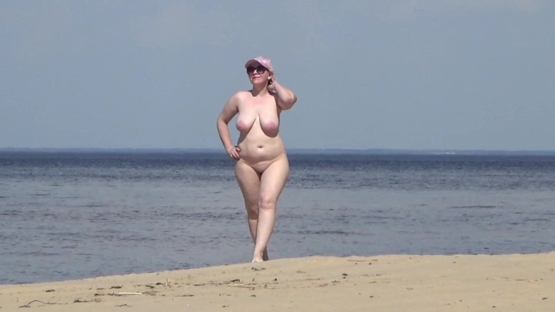 RedRoseRus: Juicy Woman Walking Naked on Beach
