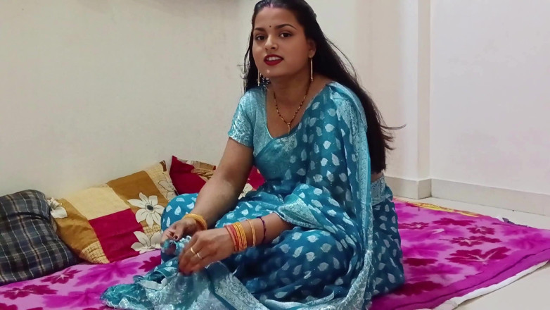 Riyagueen: Hot Desi Bhabhi Having Sex with Sexy Talk