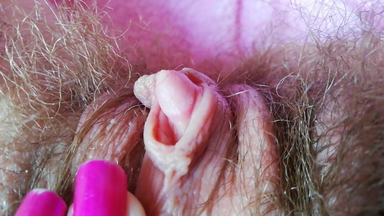 Cuteblonde666: Hairy bush play