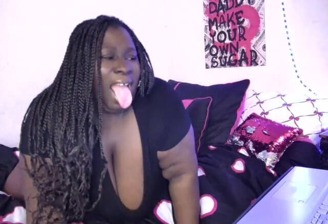 AngelMoca: Mmmmm đến đây em yêu hãy để tôi chăm sóc u