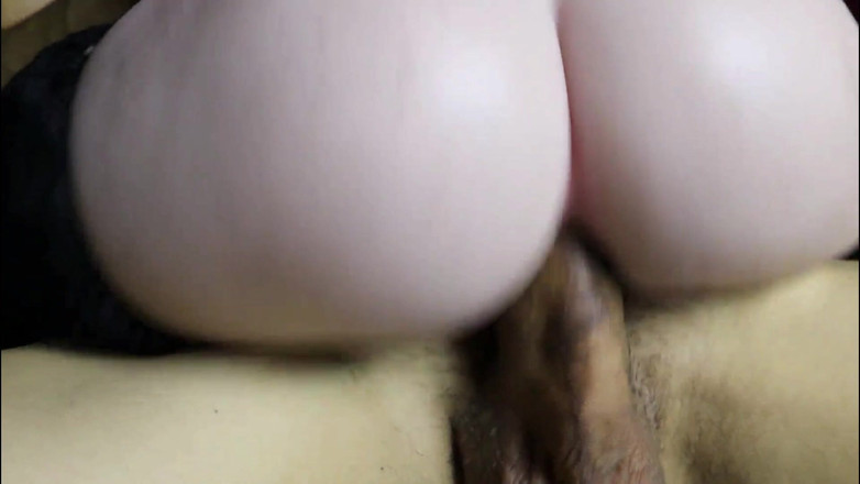 SEXY_GUYBEST: Dikongkek pantat lembut seksi dalam stoking sebelum katil