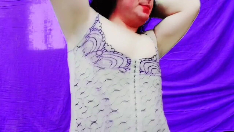 Kitty_Cross: Uniforme de chica amateur de ladyboy animadora sexy