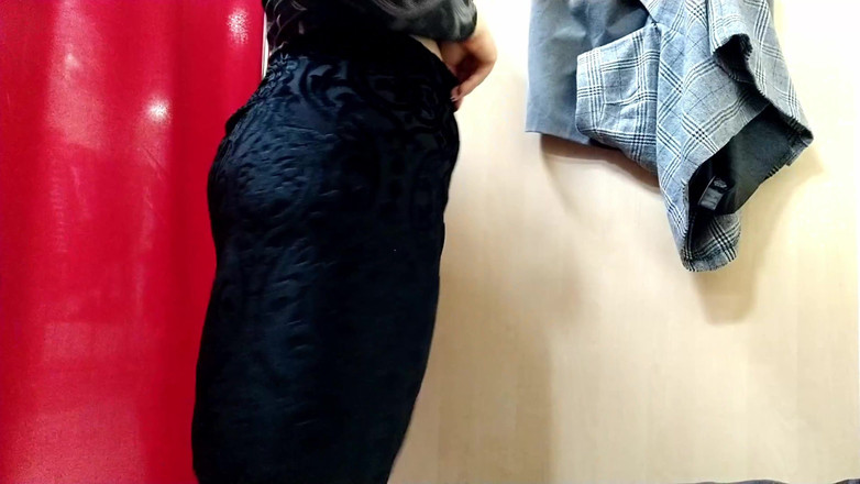 Elena: 2020년 7월 20일 팬티 스타킹을 입은 큰 엉덩이의 치마