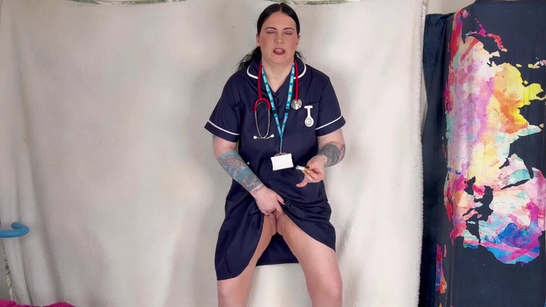 MissFFW: 담배와 오줌을 위해 재갈을 물리는 간호사 Ffw