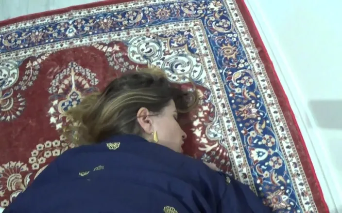 Qombol: I Fucked My Egyptian Stepsister When Our Parents Are Outside