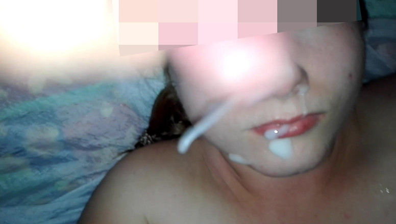 Sekretny666: Сперма на ее лице, когда она улыбается