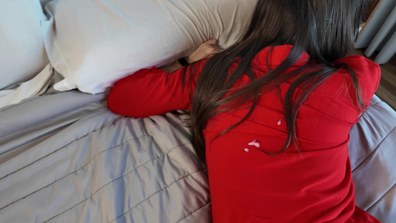 Nipple Stock: Stiefmutter Und Stiefsohn Teilen Sich Ein Bett in Einem Hotel