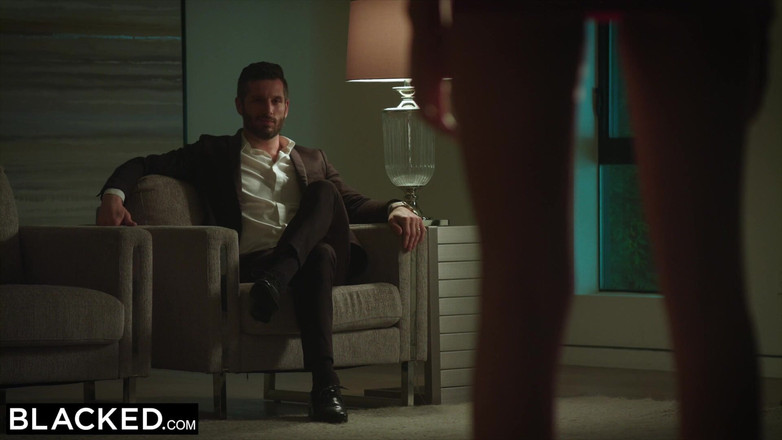 Blacked: 涂黑的ariana marie是终极热辣的妻子